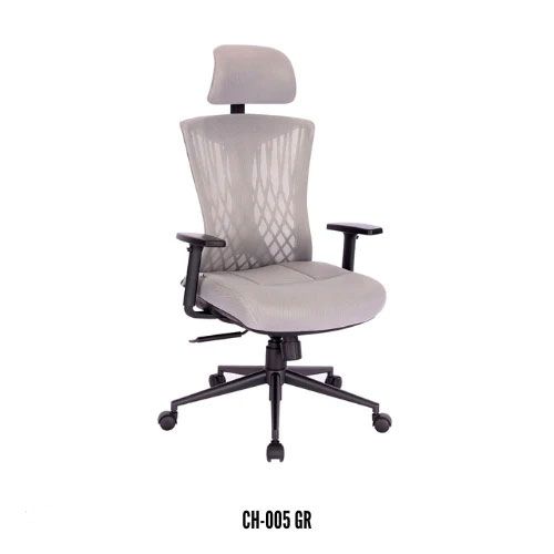 Silla ejecutiva gris con respaldo de malla y cabecera ajustable