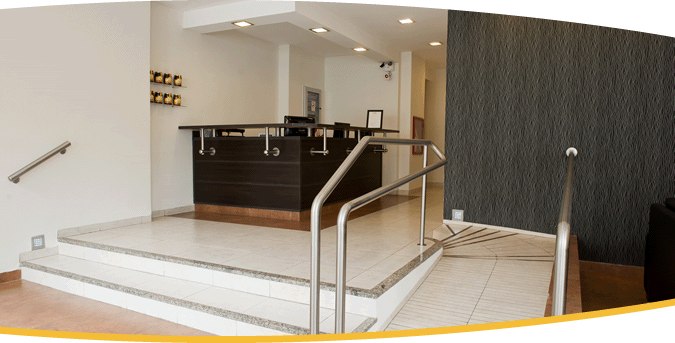 Recepción de Astro Apart Hotel junto a la escalera de acceso