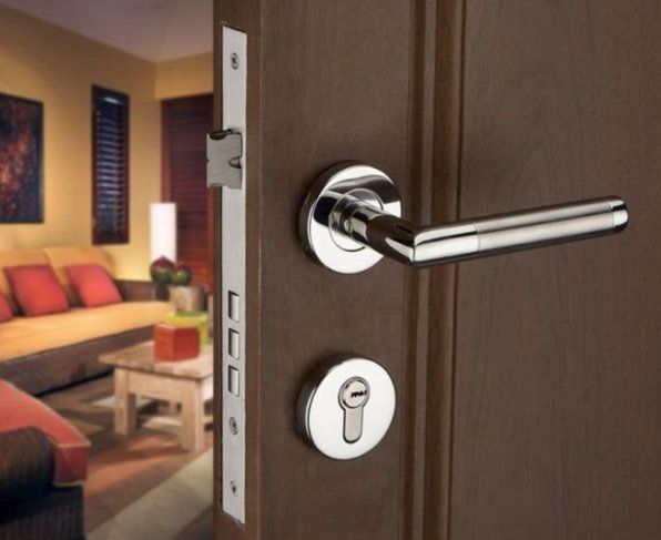 Chapa y llaves de seguridad para puerta residencial