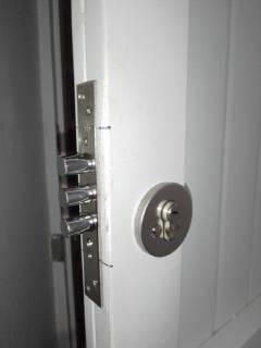 Apertura de emergencia de una puerta residencial en Medellín