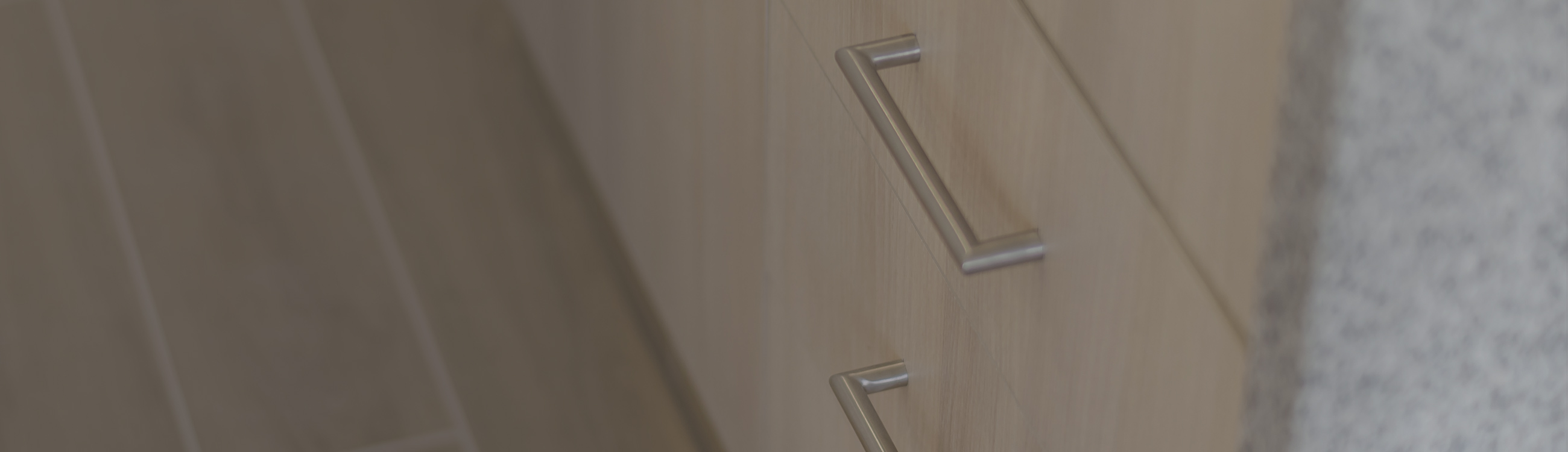 Detalle de manillas y cajones en madera de un mueble a medida fabricado por Chilemuebles