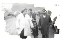 Fotografía histórica en blanco y negro de la familia fundadora de Chilotito Marino