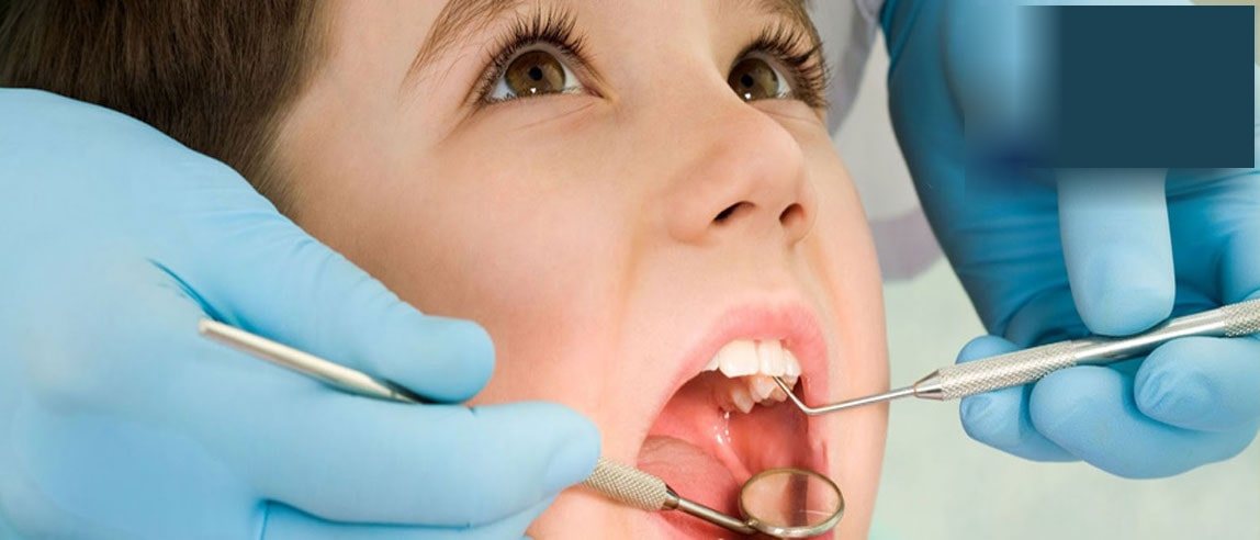 Control de odontopediatría a un niño en la Clínica Dental Antofagasta
