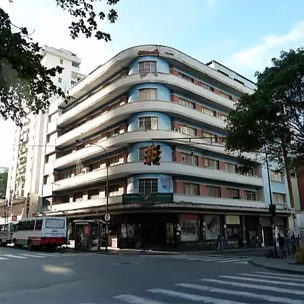 Edificio histórico de la sede de Clínica Vaamonde en el centro de Caracas