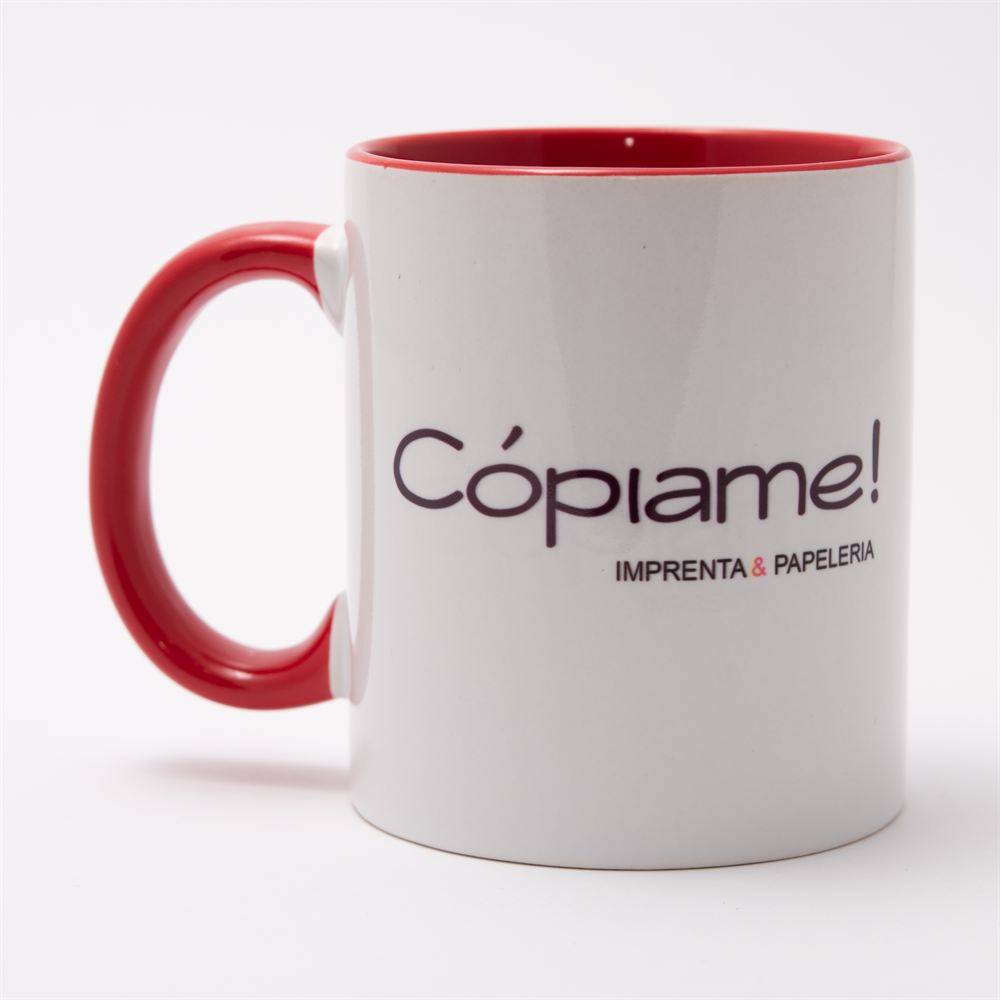 Taza personalizada con el logo de Cópiame, ejemplo de regalo personalizado