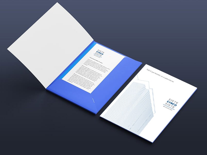 Carpeta corporativa con diseño personalizado impresa por E-Mark Media