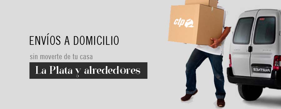 Repartidor de Gráfica CTP cargando una caja con el logo ctp para un envío a domicilio en La Plata, junto a la camioneta de reparto