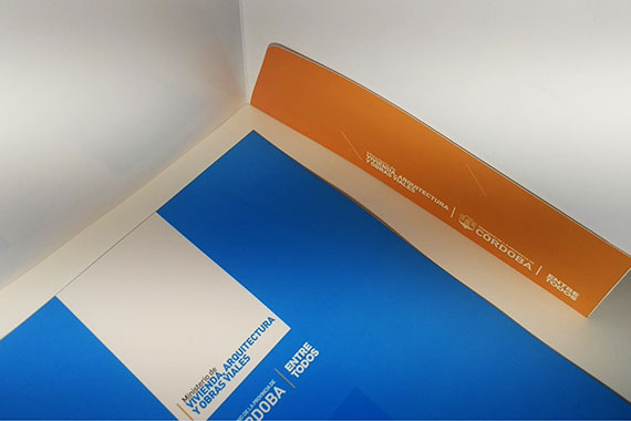 Carpeta institucional del Gobierno de la Provincia de Córdoba impresa por Gráfica Imprimiendo