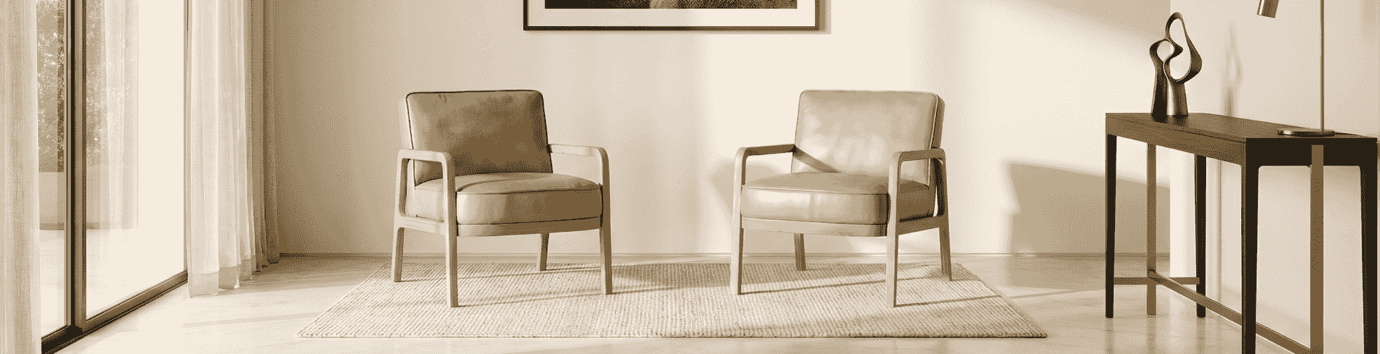 Sala de estar con dos sillones individuales tapizados en piel y mesa de centro, diseño de LC Conceptos Muebles