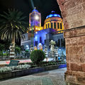 Catedral de Ambato iluminada por la noche