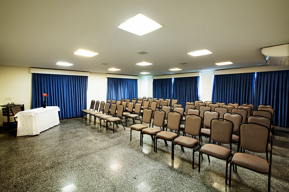 Sala de eventos do Hotel Beira Mar montada em auditório