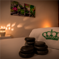 Piedras calientes preparadas para masaje en el spa del Hotel Getsemaní Luxury