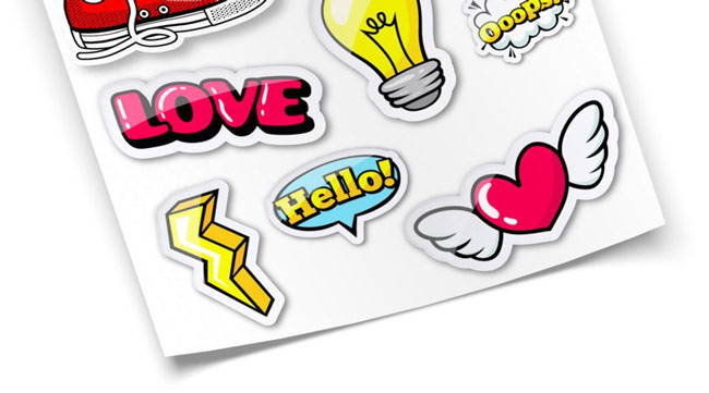 Hoja de stickers troquelados con diseños de foco, corazón y frase Hello