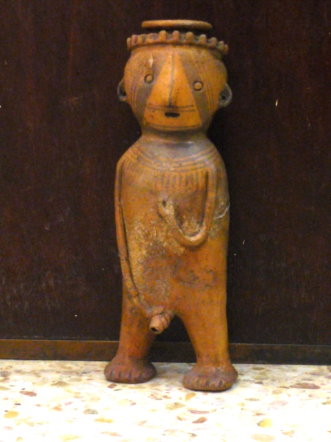 Pieza arqueológica exhibida en el Museo Héctor Vásquez del Instituto Bolívar