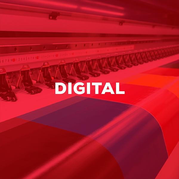 Impresora digital de gran formato del taller LaserCut Cali en producción de banner