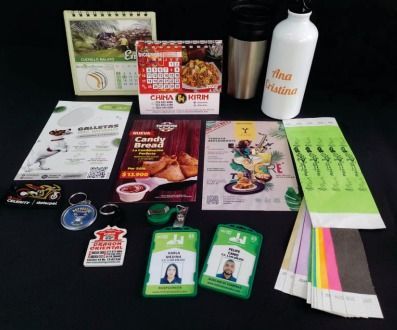 Merchandising corporativo real de Arte Clásico: termo, gorra, mug y cuadernos personalizados con logos de clientes