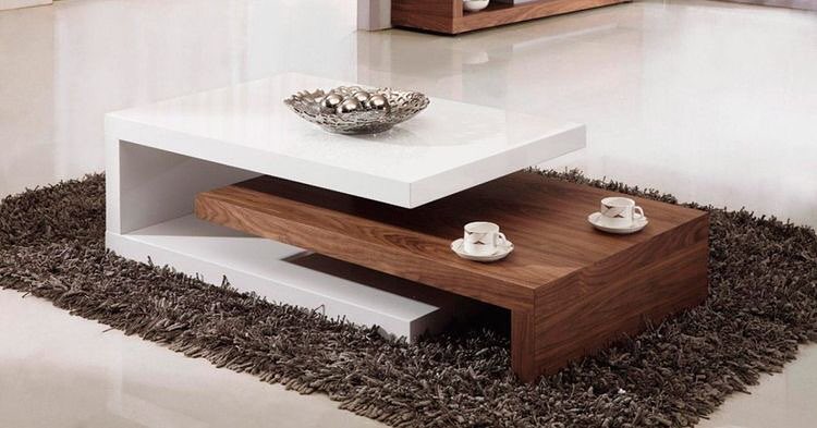 Mesa de centro en madera y blanco con espacio de almacenaje, disponible en Casa sobre la Roca