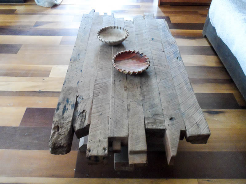 Mesa rústica en madera nativa maciza fabricada por Muebles HZ
