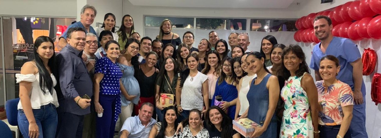 Equipo de OdontoCúcuta reunido en una celebración de la clínica