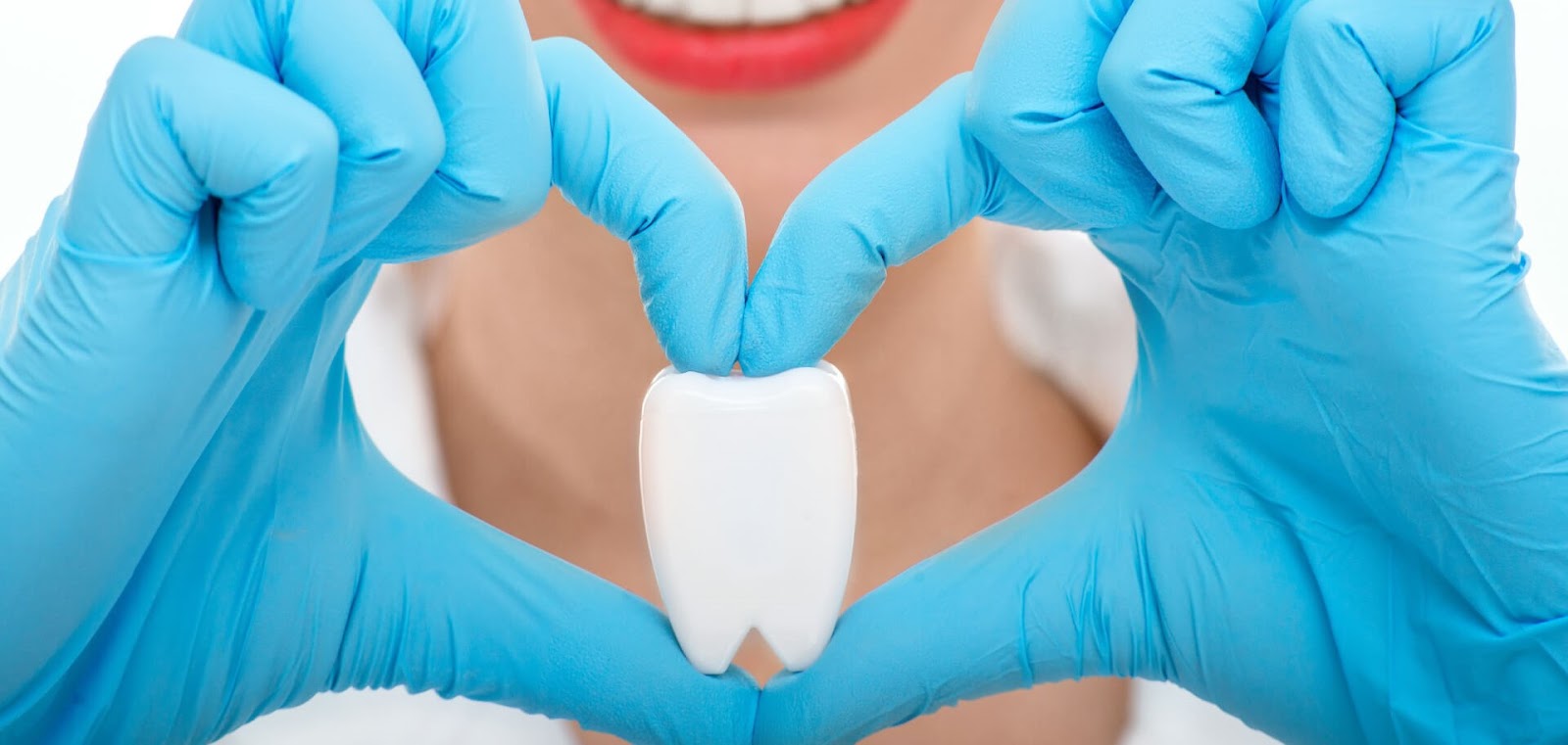 Detalle de cuidado dental, símbolo de la atención en ortodoncia de Odontología Neuquén