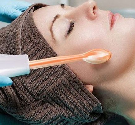Tratamiento facial con técnica de microneedling en Paula Andrea Osorio Spa