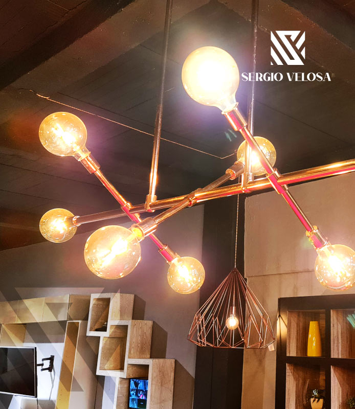 Lámpara colgante de diseño con múltiples bombillas decorativas sobre mueble a la medida