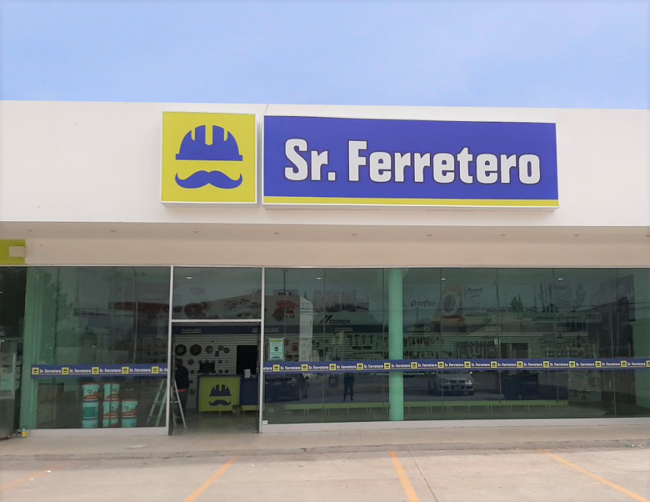 Entrada de Sr. Ferretero con exhibición de pintura Berel