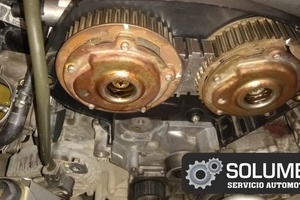 Trabajo de mecánica de motor y correa de tiempo en Taller Solumec