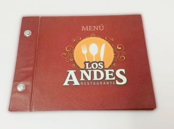 Menú de restaurante con carátula en cuero sintético, producido por Unión Impresores