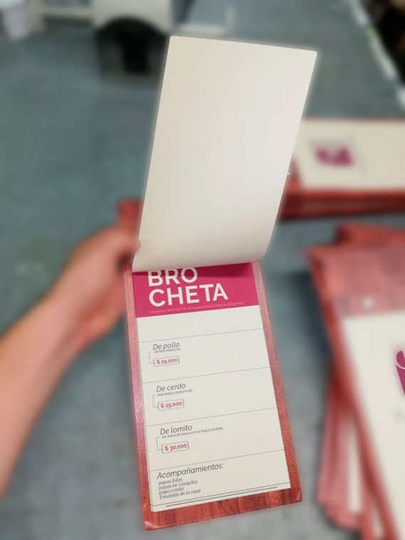Menú plastificado tipo carta para restaurante, impreso por Unión Impresores