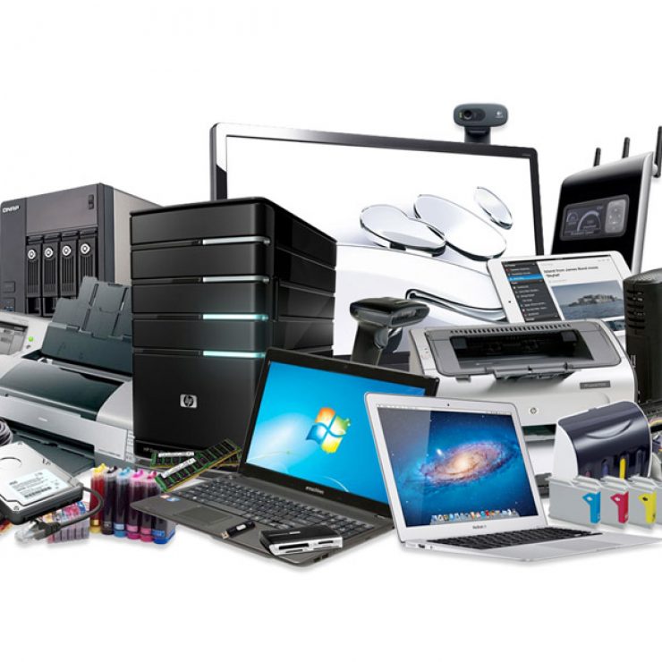 Variedad de equipos de cómputo y oficina: computadoras, laptops, impresoras y accesorios
