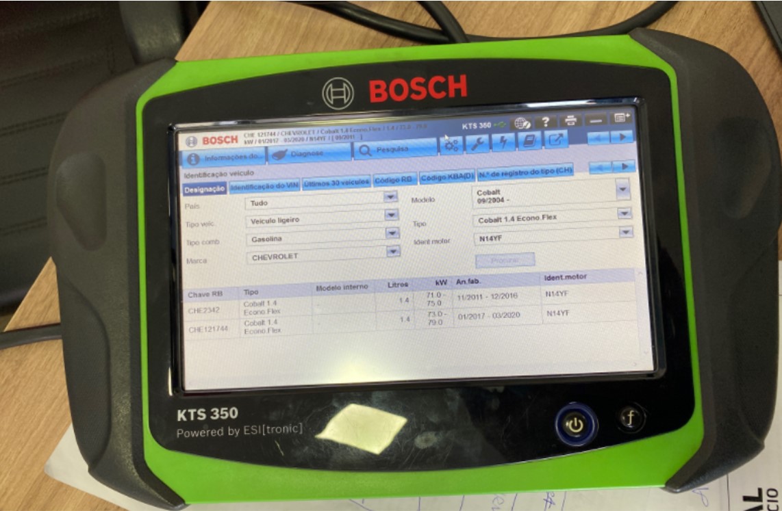 Scanner Bosch KTS 350 usado no diagnóstico computadorizado